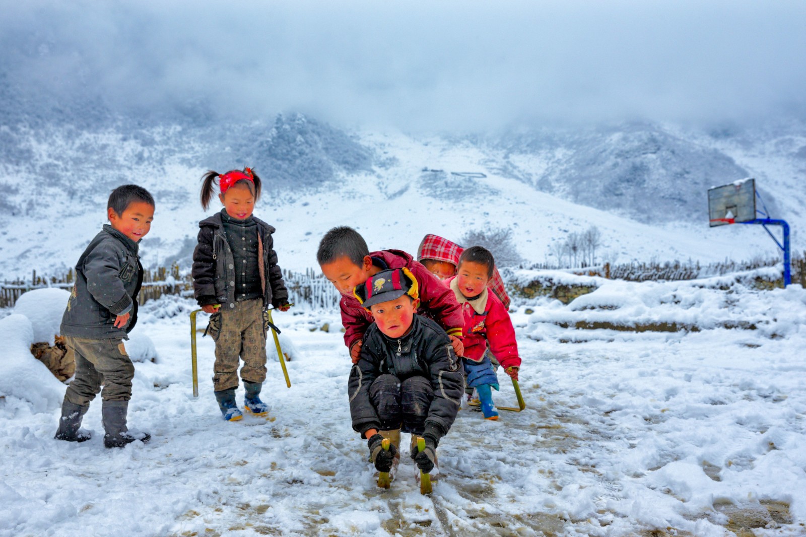 單莞云 攝  《雪地上的童年》.jpg